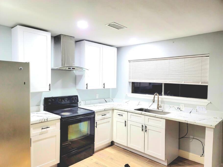 77072 New Remodeled Cute Townhome Sw Хьюстон Экстерьер фото