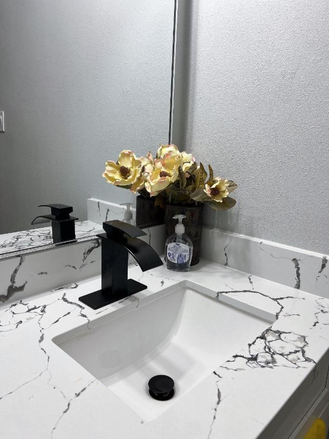 77072 New Remodeled Cute Townhome Sw Хьюстон Экстерьер фото